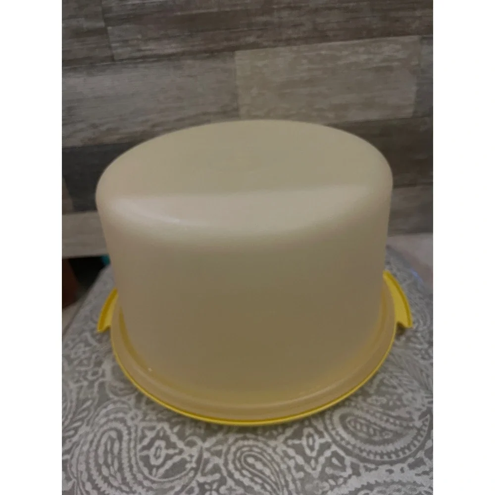 Vintage Tupperware Cake Taker Carrier Container Tan Yellow Round Tray 11